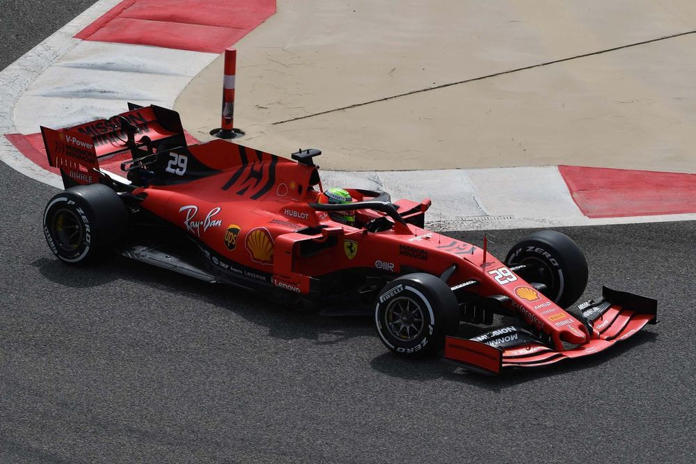 F1: Bahreinis algasid testisõidud