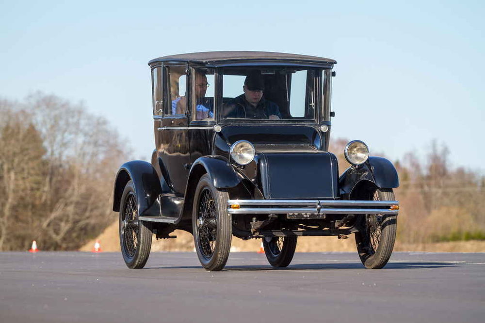 Kuidas sõidab peaaegu 100aastane elektriauto?