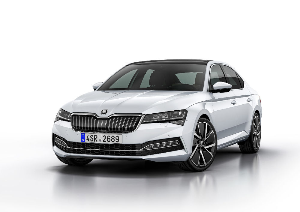 Škoda Superb iV sõidab ühe soojaga 930 km