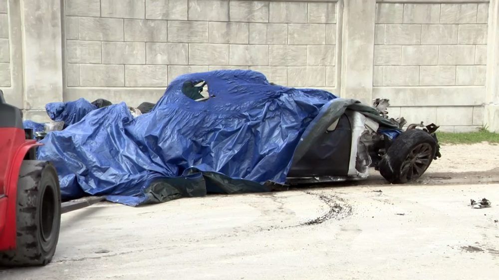Tesla aku süttis pärast avariid korduvalt