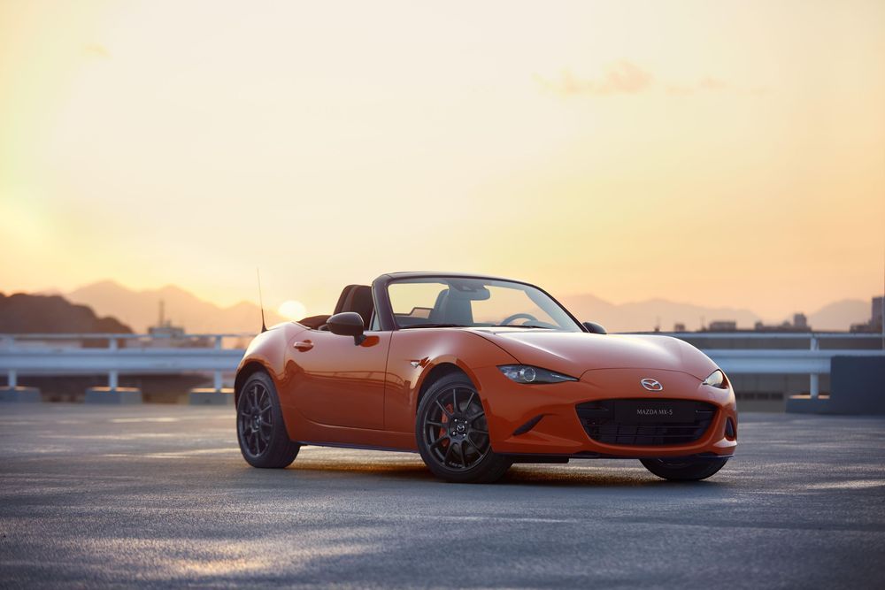 Mazda näitas MX-5 juubelimudelit